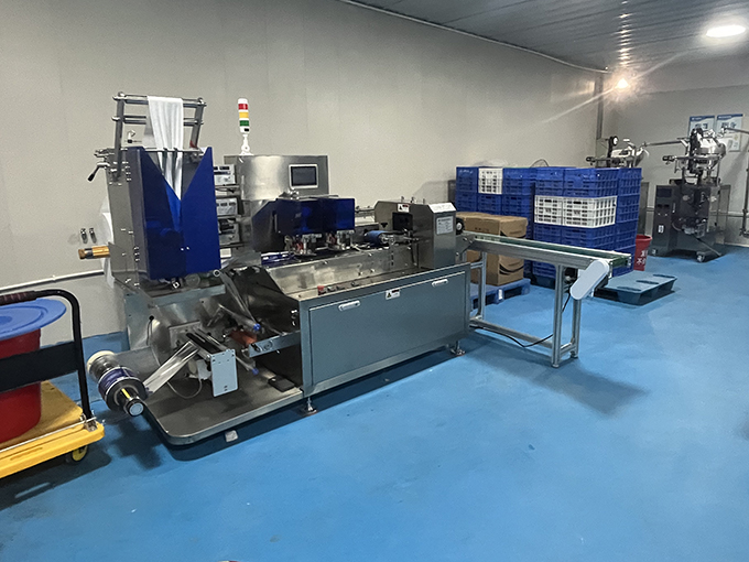 河北石家莊單片濕巾機(jī)客戶現(xiàn)場(chǎng)